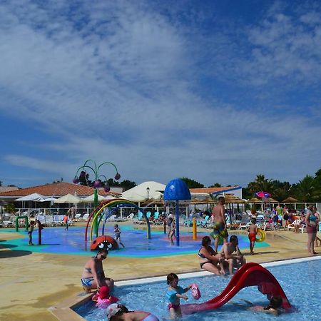 Camping Les Charmettes- Les Mathes ภายนอก รูปภาพ