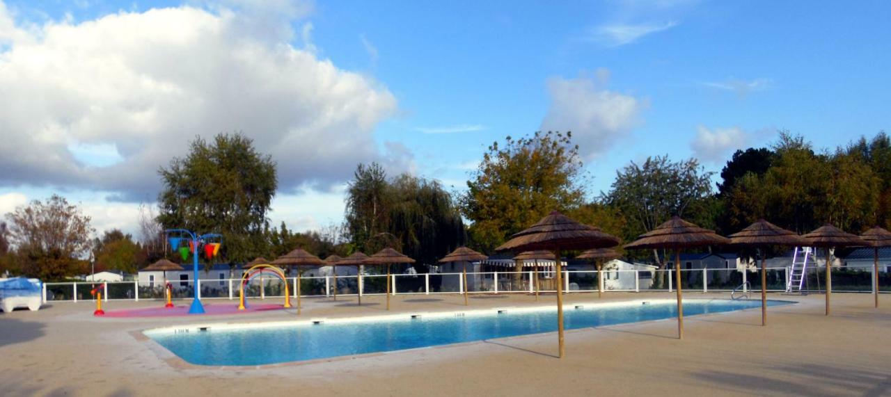 Camping Les Charmettes- Les Mathes ภายนอก รูปภาพ