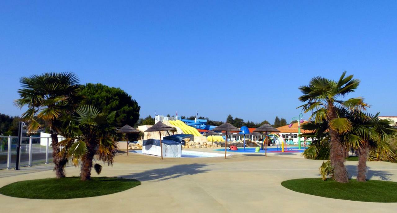 Camping Les Charmettes- Les Mathes ภายนอก รูปภาพ