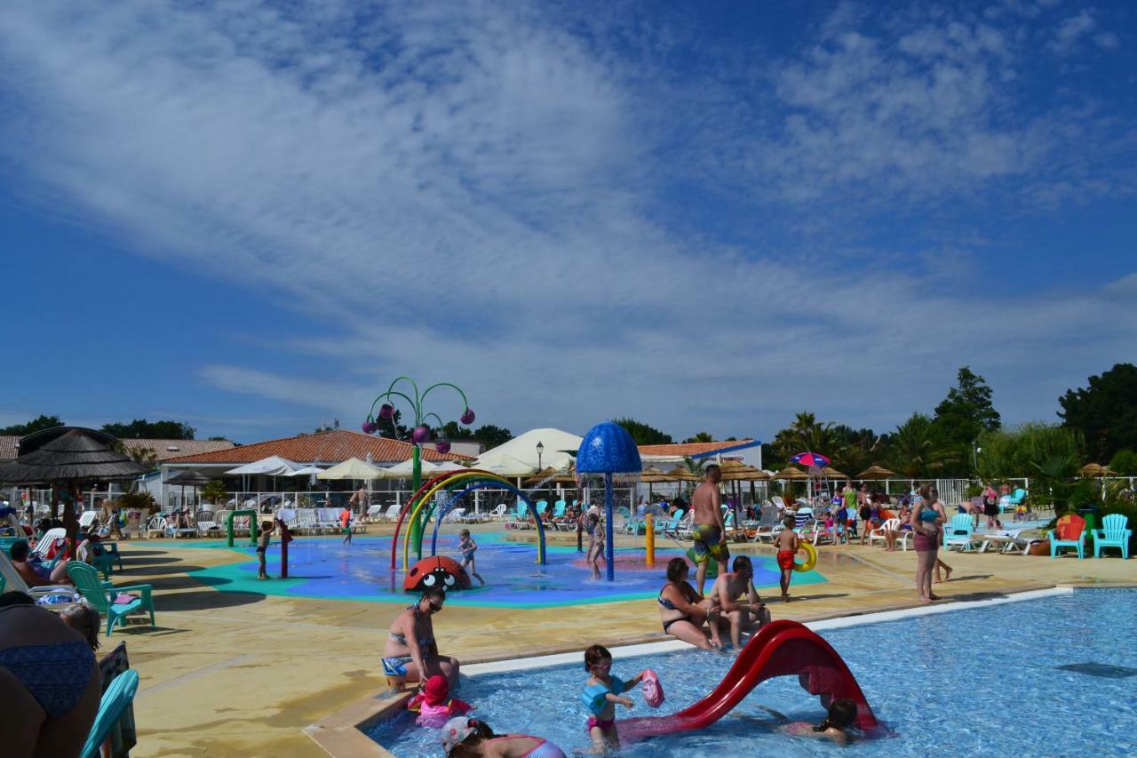 Camping Les Charmettes- Les Mathes ภายนอก รูปภาพ