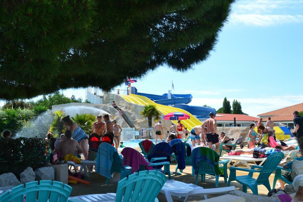 Camping Les Charmettes- Les Mathes ภายนอก รูปภาพ